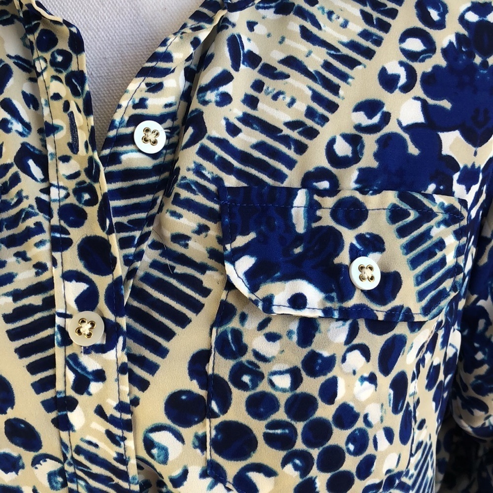 CAbi blue geometric print tab sleeve blouse - Picture 5 of 9